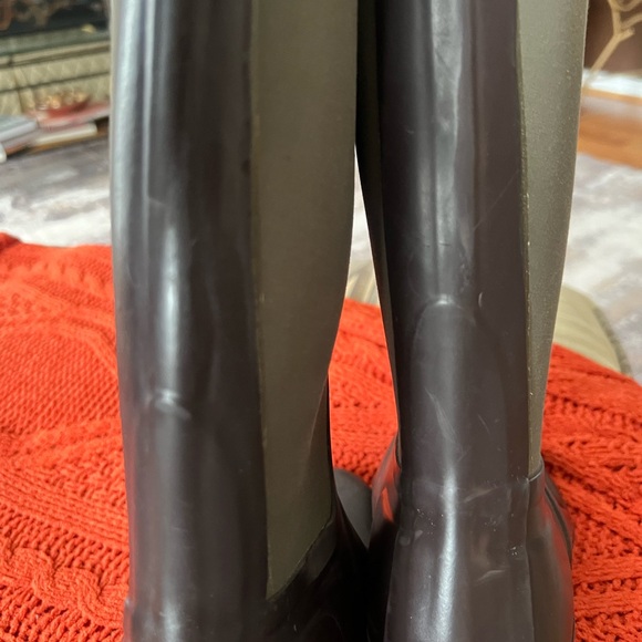 Used Two Tone Hunter Boots, Womens size 8 mid calf, green and brown - Picture 4 of 4